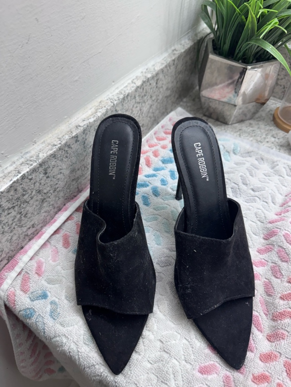 Cape Robbin Black Pointed-Toe Suede Mule Heels - Picture 2 of 2